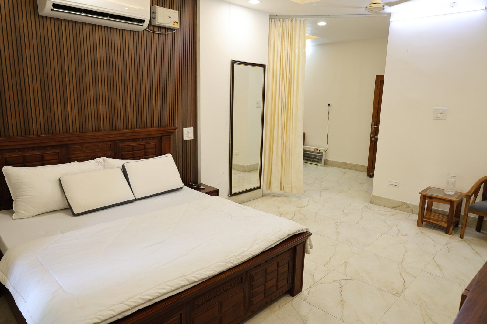 VVIP Room 201