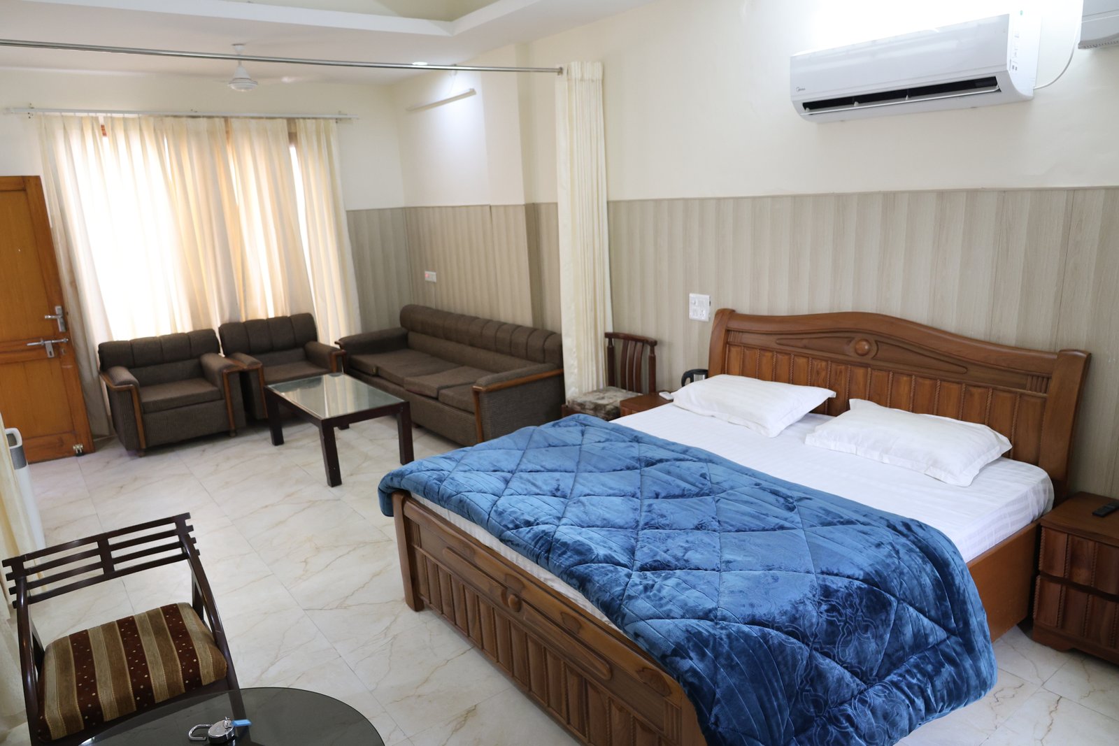 VIP Room 208